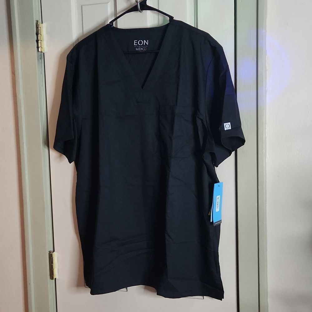💥Brand New!💥 EON Men's Scrub Top - SIZE LG